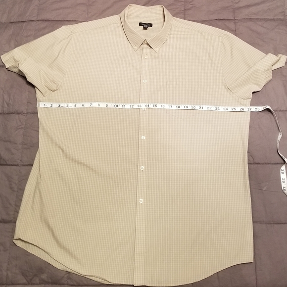 2/$10 π€΅ Van Heusen Short-sleeved Button-down - Picture 5 of 6